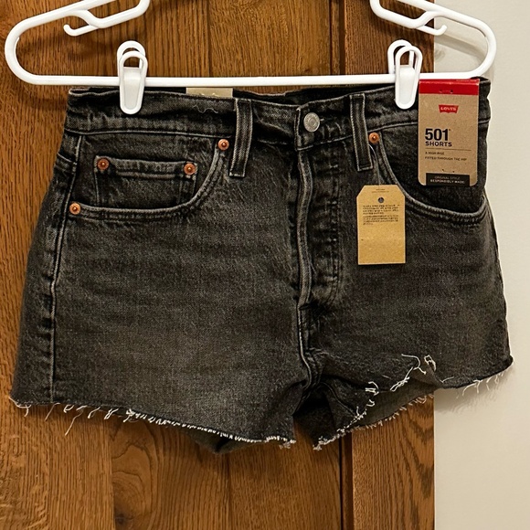 Women's Levi's 501 Shorts-new with tags! - Picture 1 of 3